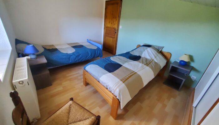 chambre hiver volets bleus