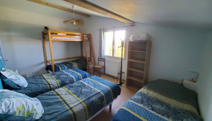 chambre printemps volets bleus